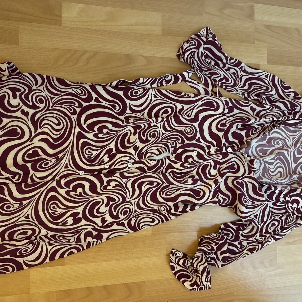 Chic Swirl Pattern Midi Dress - Picture 7 of 8